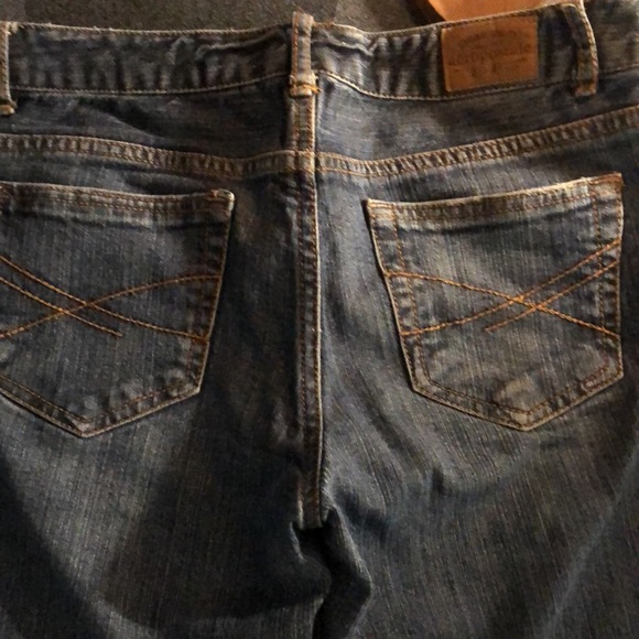 AEROPOSTALE JEANS Size 3/4 long. In NEW CONDITION. No rips, tears or fading. - Picture 3 of 6